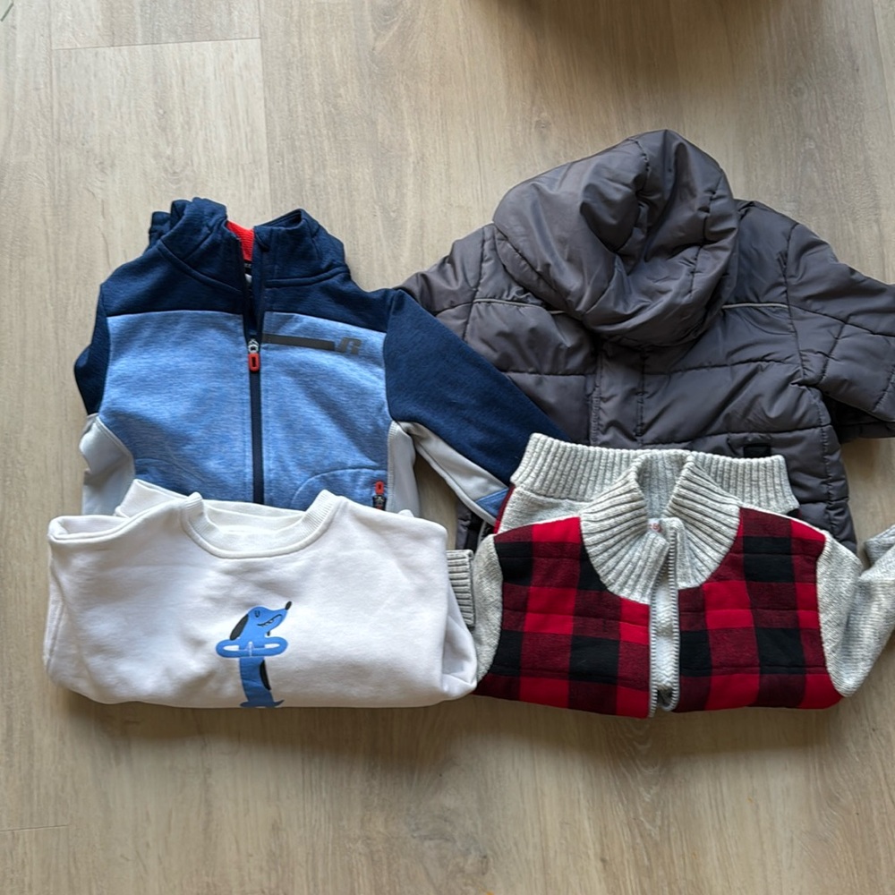 🥶Boys Jackets/ Sweaters Bundle size 4